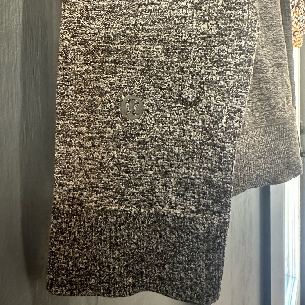 Lululemon Engineered Warmth Top - Xs - image 4